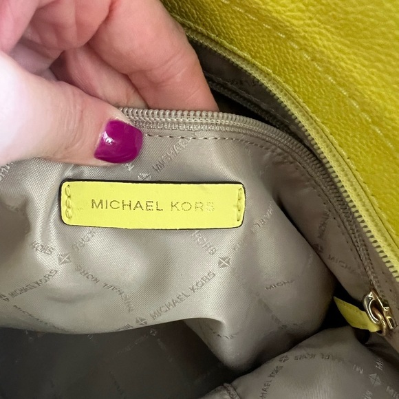 Michael Kors Evie Large Hobo - Picture 11 of 16
